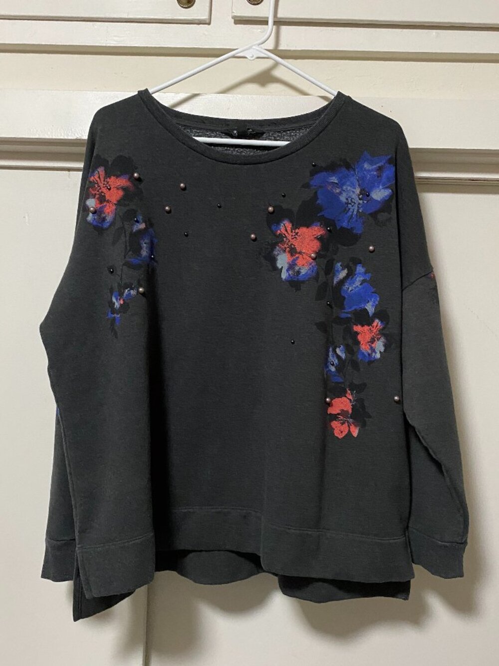 PEARLS & FLOWERS decorating Simply Vera Verawang, sweatshirt , size XL